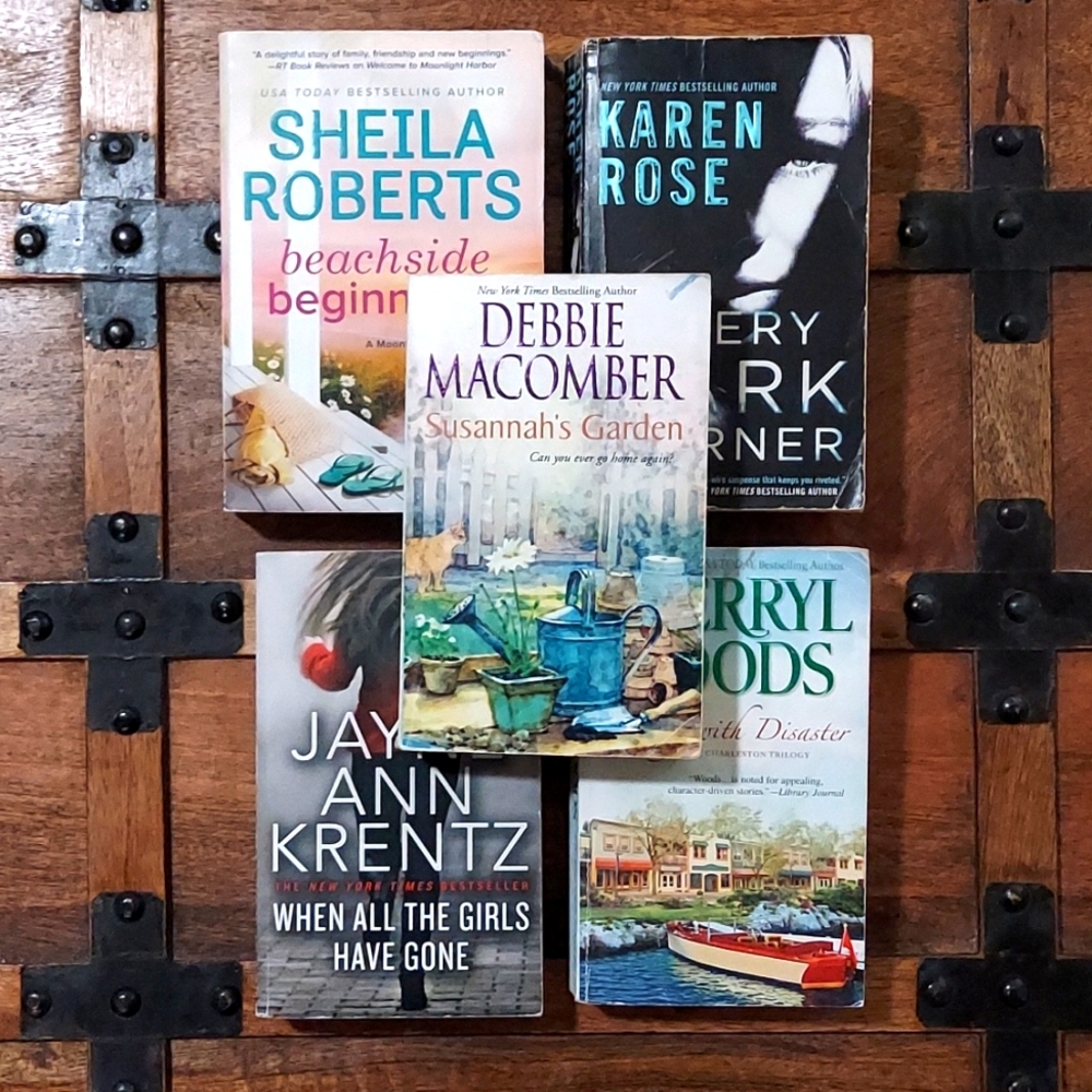 Lot of 5 women's fiction books📚